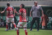 Vila Nova e Goiás vencem na rodada; Atlético tropeça